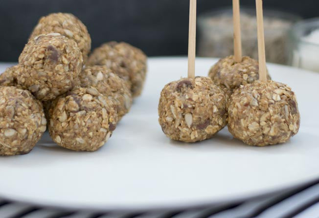 Coconut, Chocolate & Oatmeal Energy Balls