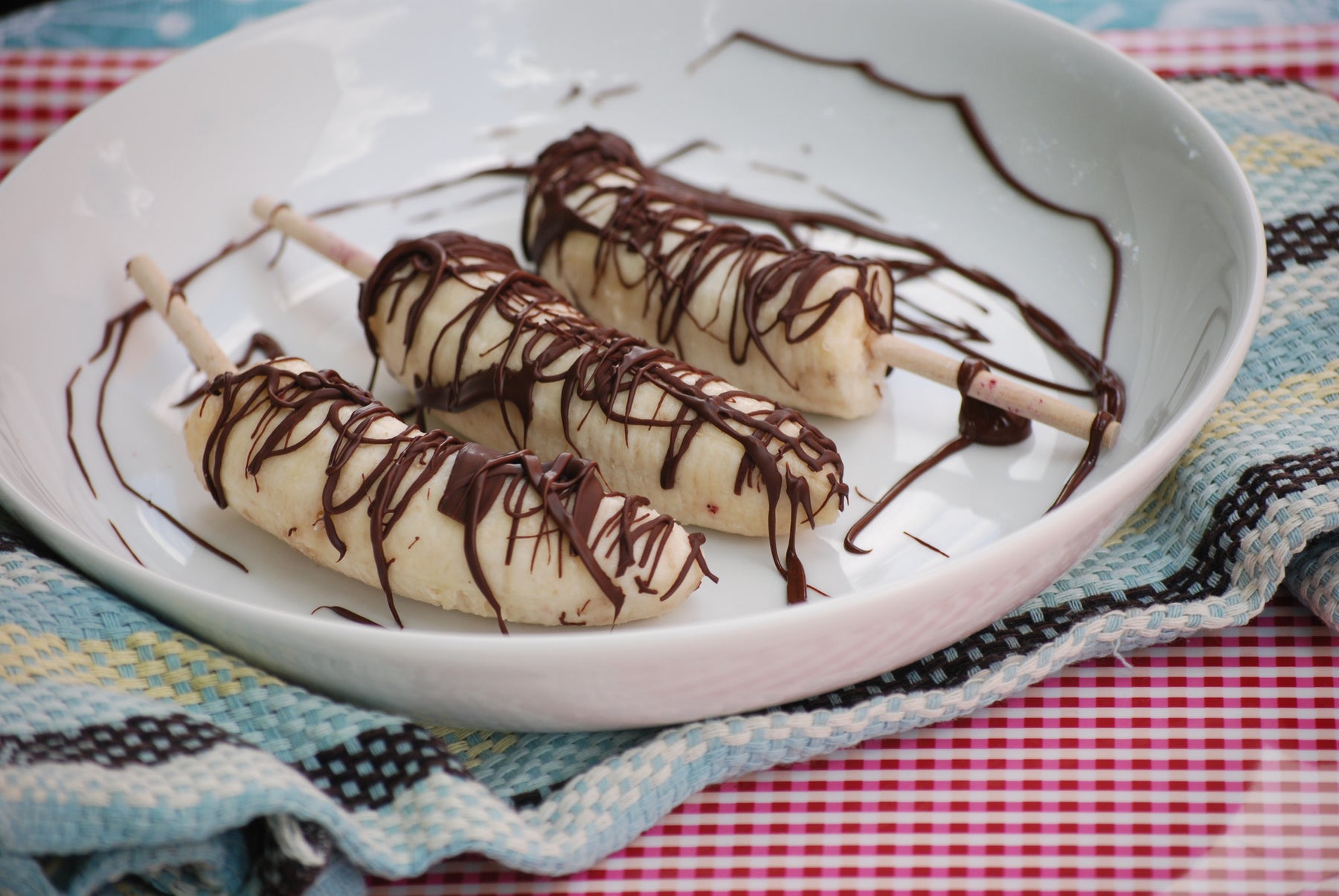 Frozen Banana Pops with Chocolate Drizzle