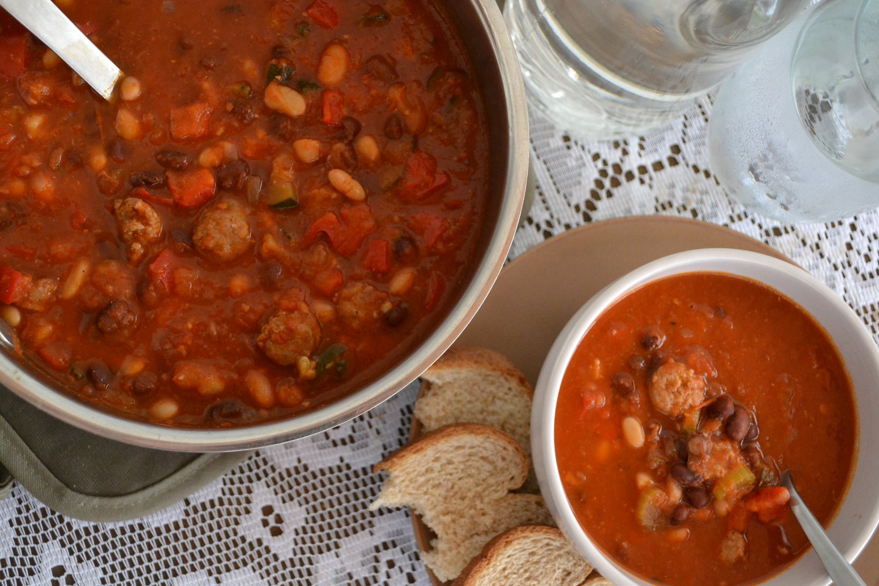 Hearty Turkey Sausage and Bean Chili
